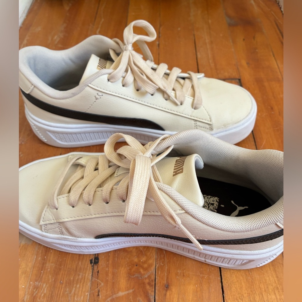 PUMA Women's 8.5 Smash Platform v3 Cream Black Sneaker Shoe